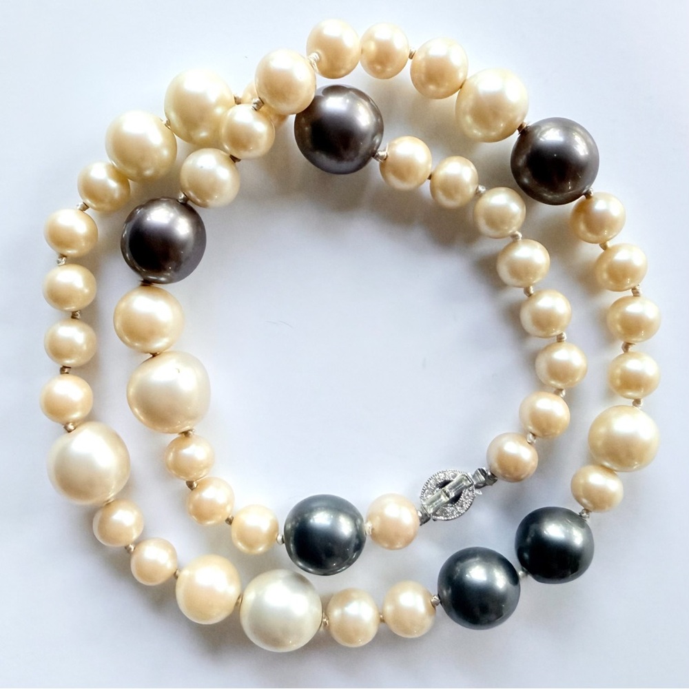 Vintage 1960s Kenneth Jay Lane Faux Tahitian and Cream Pearl Rhinestone Necklace - Picture 10 of 12